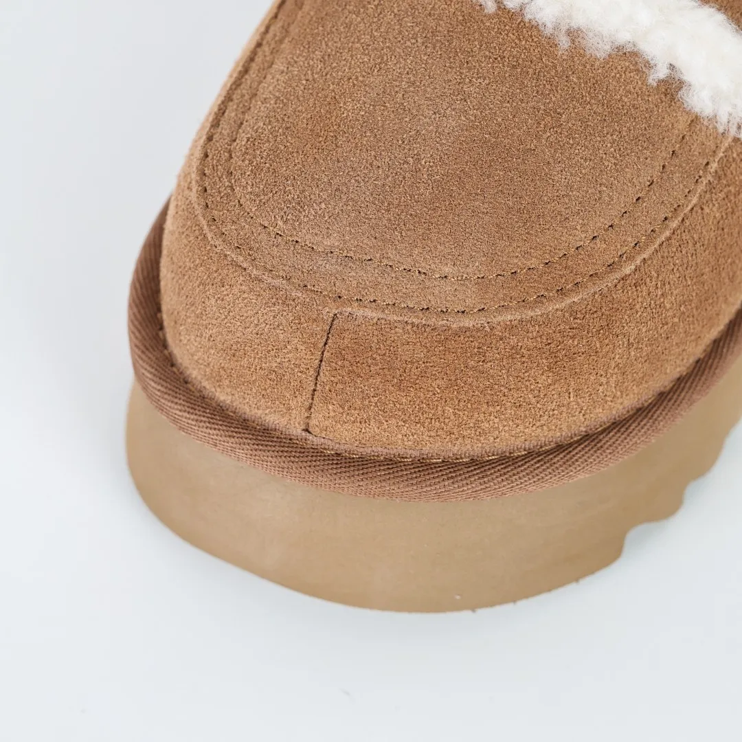 Pick up locally 💰580 Core recommended good price It is a very suitable choice for home furnishings. In the new year, uug launched a series of styles, which are partial to the preferences of young consumers and have also moved to the forefront of fashion trends. Shoe body material: water-repellent coated suede upper, 17 mm UGGPURE™ implantable wool insole, lightweight non-slip and comfortable rubber outsole, with brand LOGO and trademark, with full packaging Size: 35 36 37 38 39 40